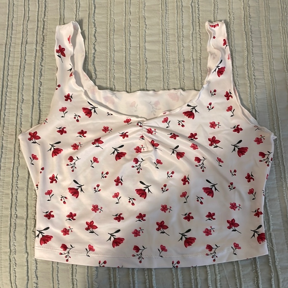 White SHEIN Cropped Tank Top